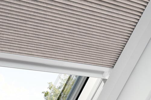 Sonnenschutzanlagen für Dachfenster