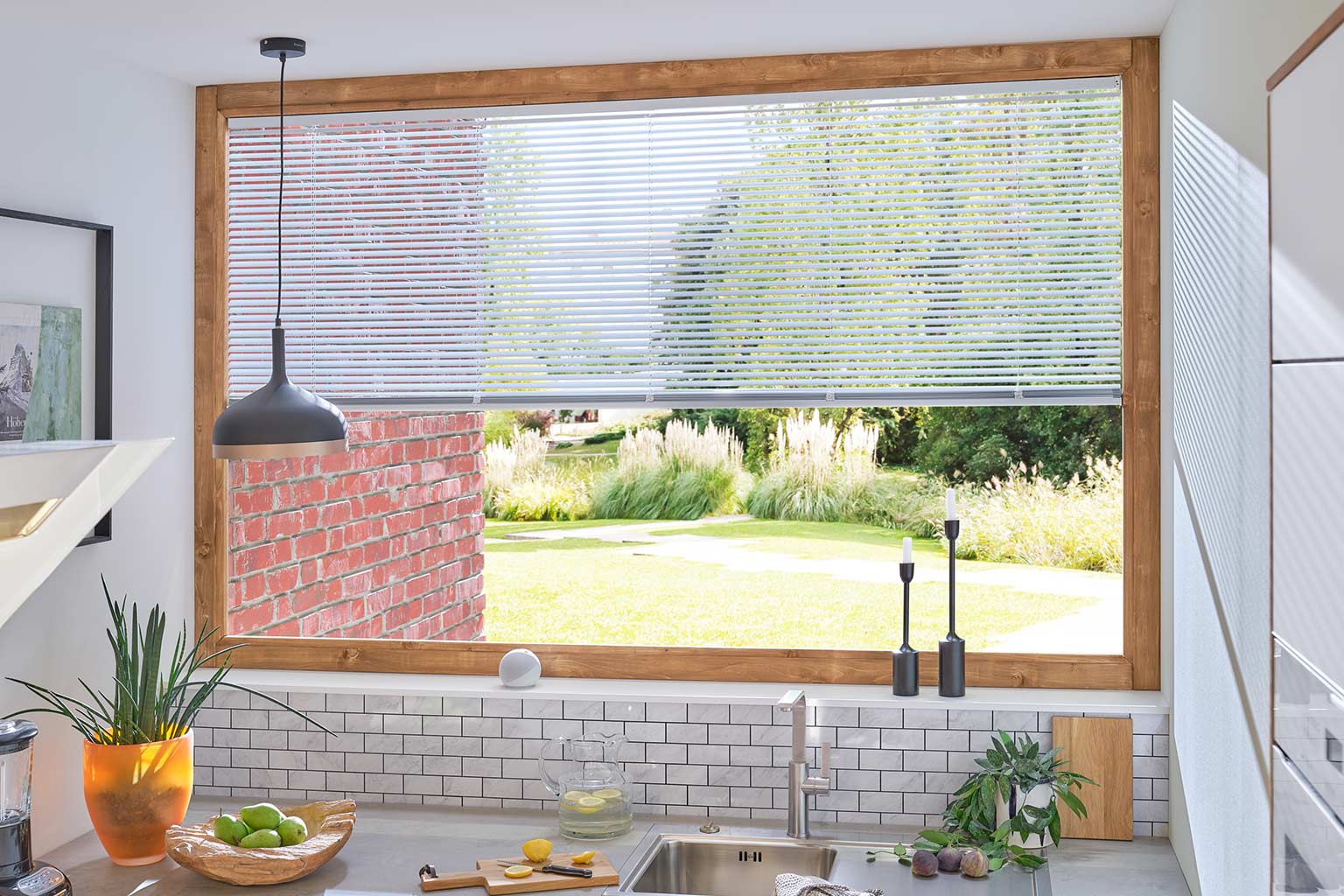 Smart Blinds in weiss
